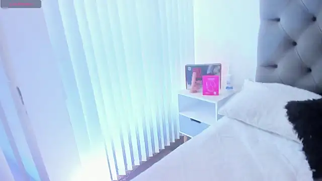 Snapshot of VictoriaParkeer chatting on 11-25-25, 11:43 VictoriaParkeer online show from 11-25-25, 11:43