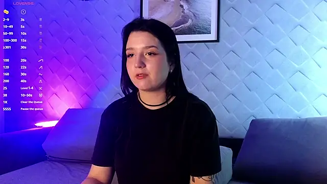 CrimsonBella online show from 11-10-25, 07:02