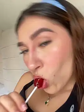 Isa Villamarin online show from 09-30-25, 03:39