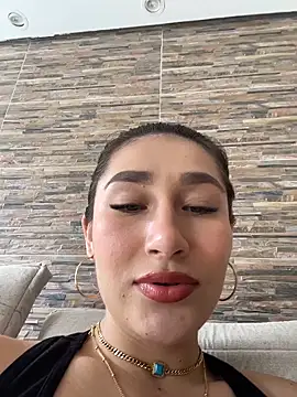 Isa Villamarin online show from 10-14-25, 02:51