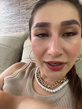 Isa Villamarin online show from 10-18-25, 08:53