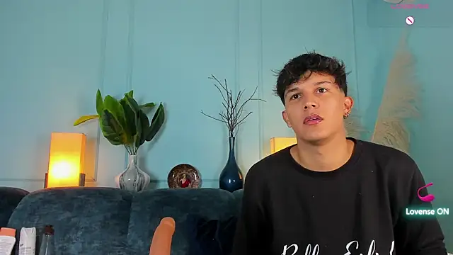 Leo Savage  online show from 02-25-26, 02:54