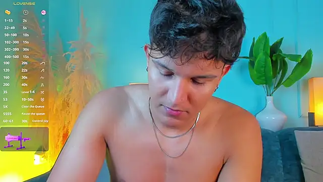 Leo Savage  online show from 04-06-26, 04:21