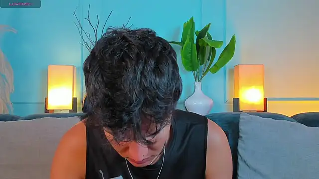 Leo Savage  online show from 04-07-26, 04:57