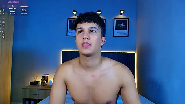 Leo Savage  online show from 07-26-26, 03:04