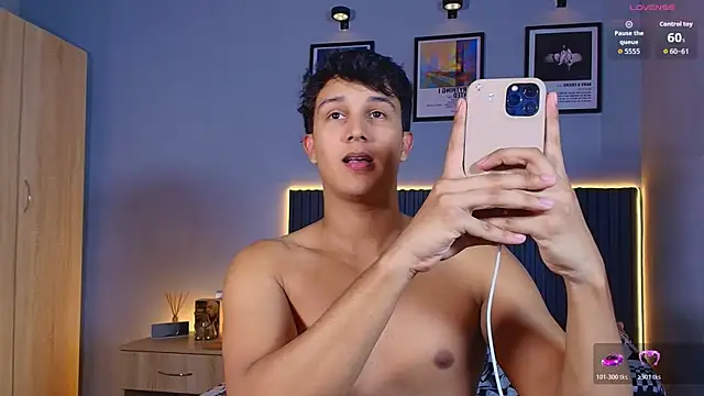 Leo Savage  online show from 07-31-26, 03:06