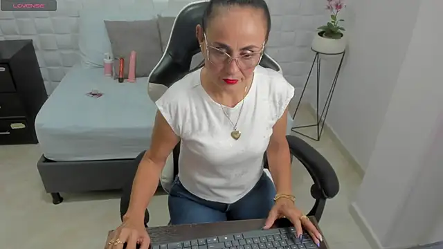 yulitza1025 online show from 11-27-25, 11:56