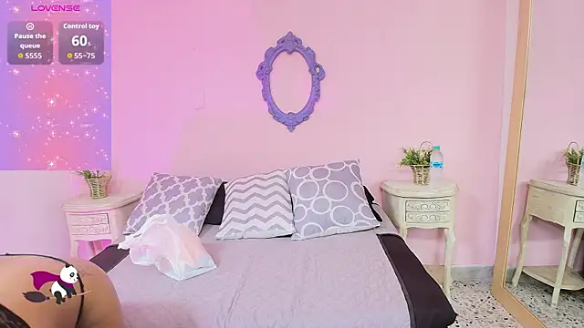 Snapshot of Nahomi_Rivera chatting on 10-10-25, 12:59 Nahomi Rivera online show from 10-10-25, 12:59