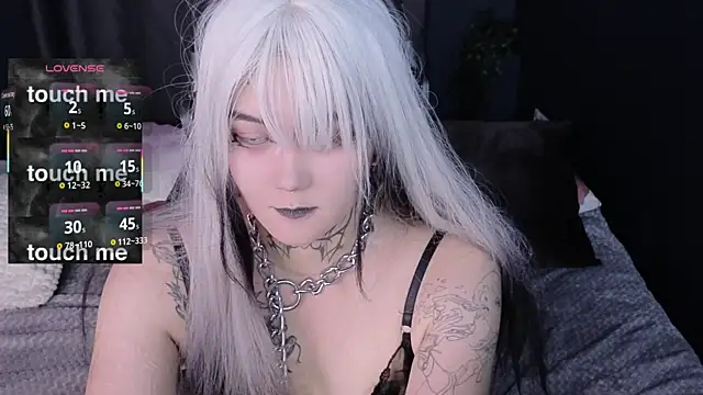 GothXRaven online show from 10-19-25, 05:13