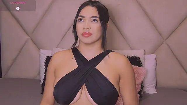Snapshot of CharlotteeBrownn chatting on 10-17-25, 06:05 CharlotteeBrownn online show from 10-17-25, 06:05