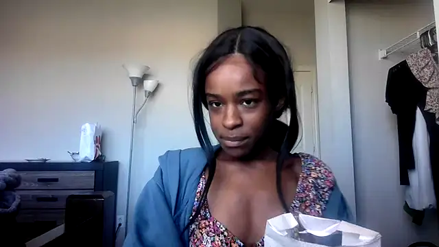 Marlowlovee online show from 10-13-25, 05:24