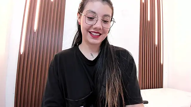 CarolinaMejia online show from 10-04-25, 02:04