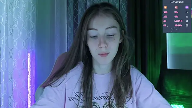 Snapshot of eskatmi chatting on 07-15-26, 02:28 eskatmi online show from 07-15-26, 02:28