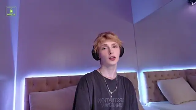 Your avatar online show from 06-18-26, 08:35