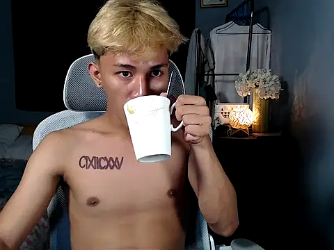 naughtyboyloy 0 online show from 12-16-25, 06:24