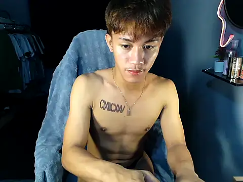 Snapshot of naughtyboyloy_0 chatting on 06-07-26, 02:54 naughtyboyloy 0 online show from 06-07-26, 02:54