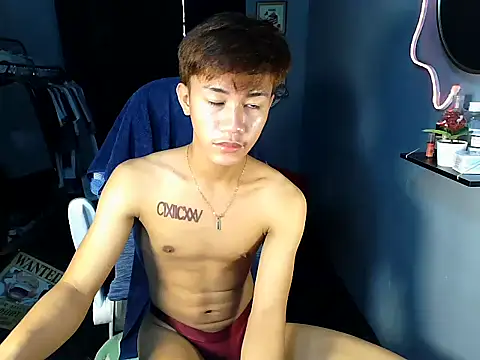 Snapshot of naughtyboyloy_0 chatting on 06-11-26, 02:44 naughtyboyloy 0 online show from 06-11-26, 02:44