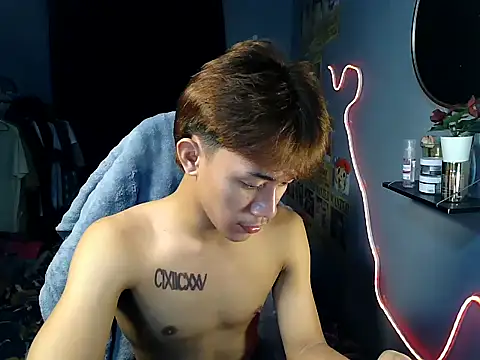 naughtyboyloy 0 online show from 07-09-26, 12:04
