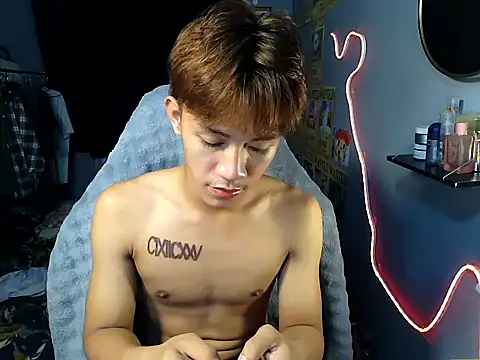naughtyboyloy 0 online show from 07-14-26, 05:29