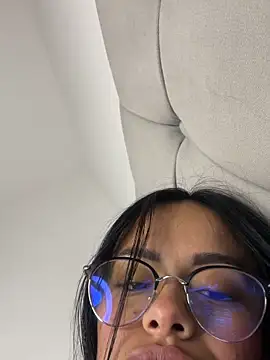 Melissa coch online show from 11-05-25, 03:50