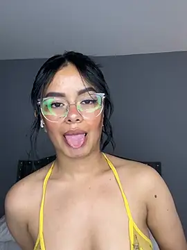 Melissa coch online show from 04-18-26, 03:16