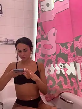 itsyourgirltee online show from 10-29-25, 07:59