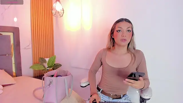 Doll Isa  online show from 04-04-26, 08:28