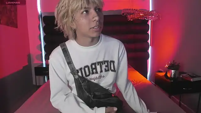 OliIverr22 online show from 12-04-25, 12:14