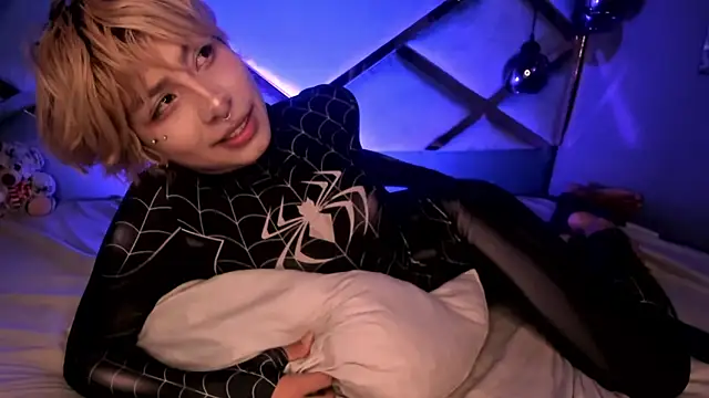 OliIverr22 online show from 12-21-25, 01:24