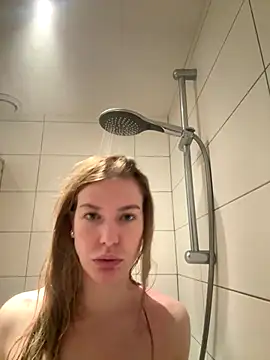 Chloemillerrxx online show from 12-22-25, 04:04