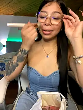 Maddy Piink online show from 11-28-25, 09:06