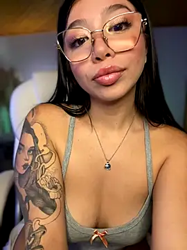 Maddy Piink online show from 12-16-25, 08:58