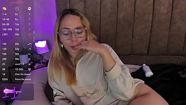 LanaMills  online show from 11-16-25, 04:56