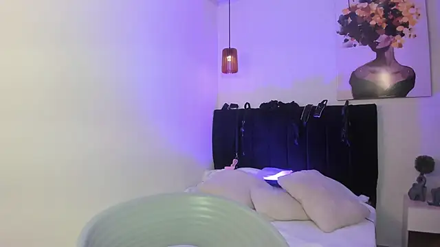 elisabethflores online show from 10-30-25, 01:56