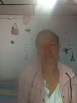 Keilathompson10 online show from 09-29-25, 04:12