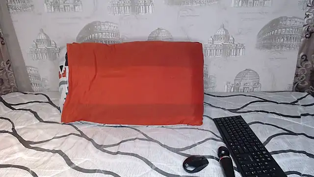Snapshot of Lunalee chatting on 05-14-26, 01:34 Lunalee online show from 05-14-26, 01:34