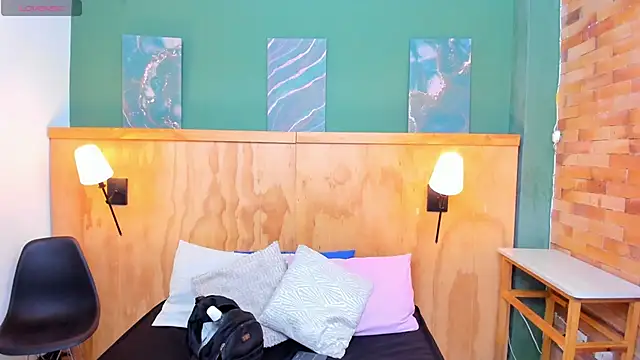 halleylorens online show from 04-21-26, 07:17