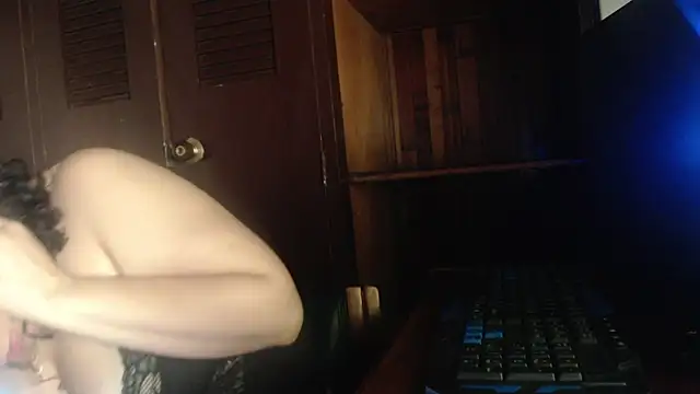 Snapshot of sthepany_gold chatting on 09-18-25, 02:02 sthepany gold online show from 09-18-25, 02:02