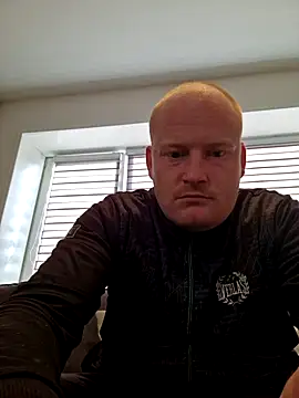 svenni2525 online show from 09-28-25, 03:28