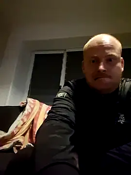 svenni2525 online show from 10-06-25, 04:43