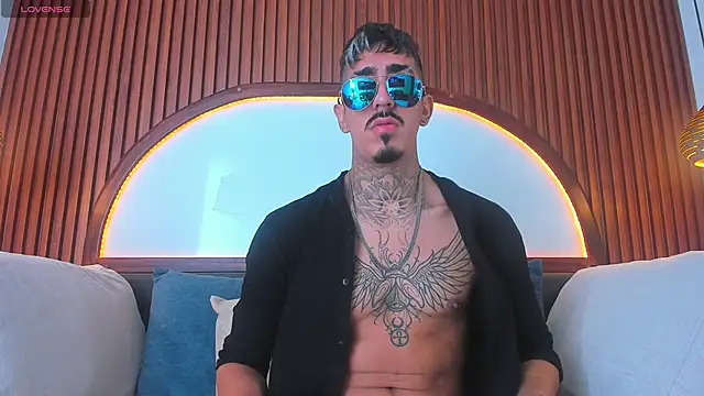 Donovan Desmond online show from 10-25-25, 04:02