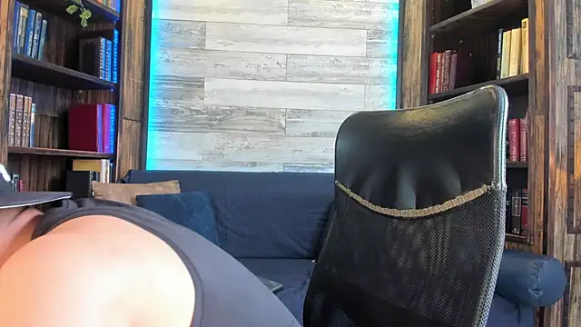 Donovan Desmond online show from 10-30-25, 07:47