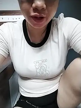 Snapshot of Mie_rose chatting on 06-10-26, 01:17 Mie rose online show from 06-10-26, 01:17