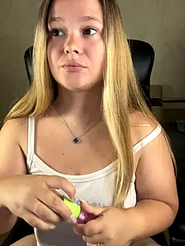 Snapshot of CaramelleSugar_ chatting on 09-26-25, 05:39 CaramelleSugar  online show from 09-26-25, 05:39