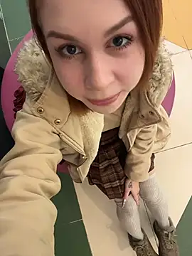 Snapshot of RosieSecret chatting on 03-15-26, 08:09 RosieSecret online show from 03-15-26, 08:09