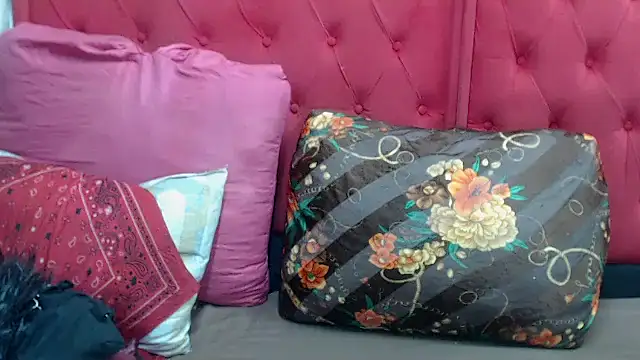 BUNNYCHOWX28 online show from 02-10-26, 07:18