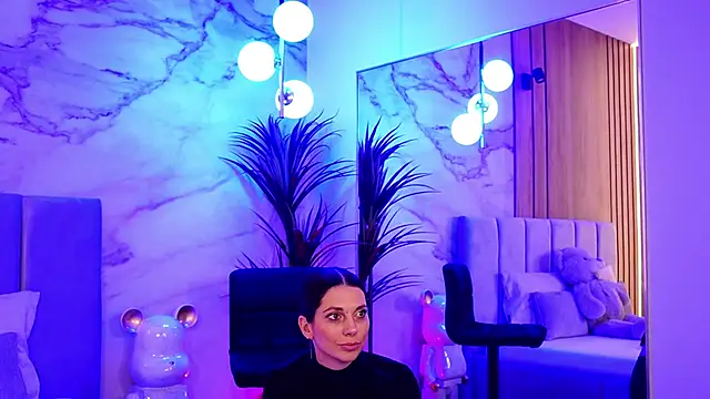 Snapshot of EllyLynn chatting on 10-27-25, 07:40 EllyLynn online show from 10-27-25, 07:40