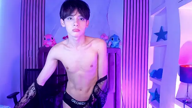 MathiasGreen  online show from 12-05-25, 03:04