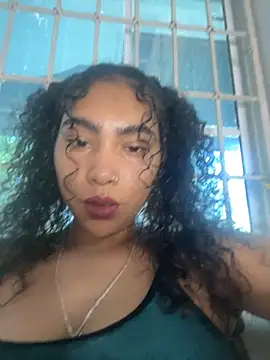 Snapshot of SophieD chatting on 10-15-25, 12:16 SophieD online show from 10-15-25, 12:16