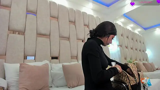 sophiie ross  online show from 01-16-26, 04:44